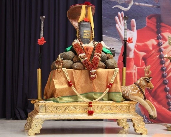 https://www.nithyananda.org/sites/default/files/photo-gallery/2011-08aug-17-nithyananda-photo-02d-siva-linga-raja-sabha.JPG?1313847108