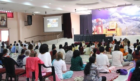 https://www.nithyananda.org/sites/default/files/photo-gallery/2011-08aug-18-nithyananda-photo-02c-paduka-puja-bidadi_1.JPG?1313854585