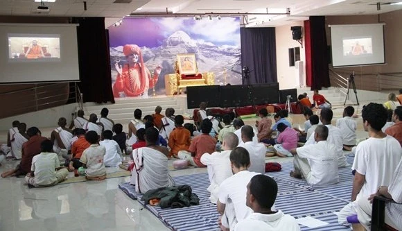Devotees around the world watching the already recorded 15th Brahma Sutra delivered by Paramahamsa Nithyananda