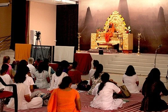 https://www.nithyananda.org/sites/default/files/photo-gallery/2011-08aug-19-nithyananda-photo-ia-day-1-05b-swamiji-talk.jpg?1313857888
