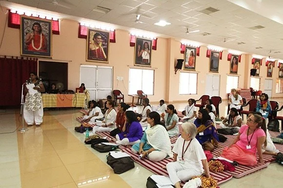 https://www.nithyananda.org/sites/default/files/photo-gallery/2011-08aug-19-nithyananda-photo-ia-day-1-06c-participant.jpg?1313857953