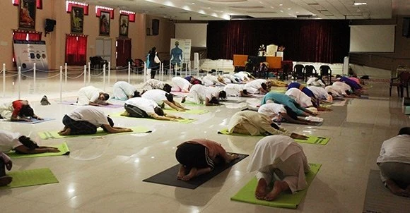 https://www.nithyananda.org/sites/default/files/photo-gallery/2011-08aug-19-nithyananda-photo-ia-day-1-06d-yoga.jpg?1313857961