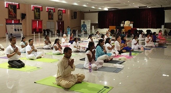 https://www.nithyananda.org/sites/default/files/photo-gallery/2011-08aug-19-nithyananda-photo-ia-day-1-06e-meditation.jpg?1313857971