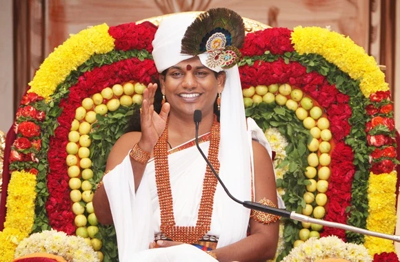 https://www.nithyananda.org/sites/default/files/photo-gallery/2011-08aug-23-nithyananda-photo-02c-swamiji-blessing.JPG?1314176436