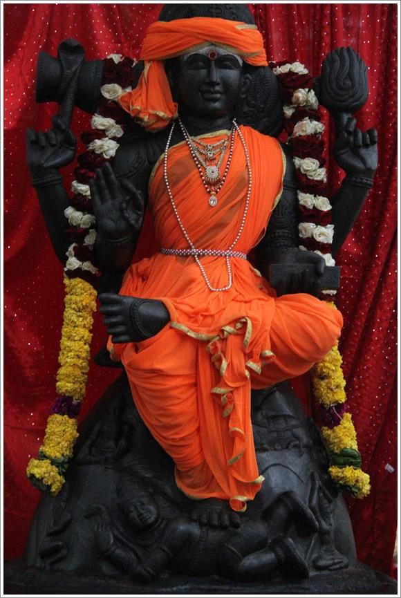 Dakshina moothy