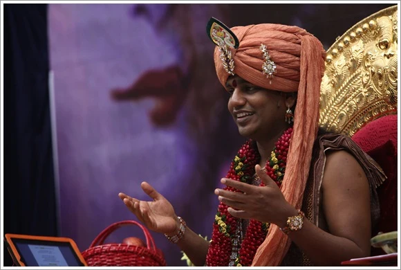 https://www.nithyananda.org/sites/default/files/photo-gallery/2011-08aug-31-nithyananda-photo-12-swamijiinaction.JPG?1314778985