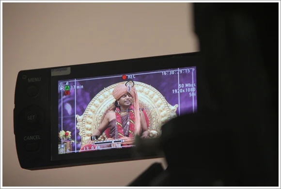 https://www.nithyananda.org/sites/default/files/photo-gallery/2011-08aug-31-nithyananda-photo-13-technologyinaction.JPG?1314778996