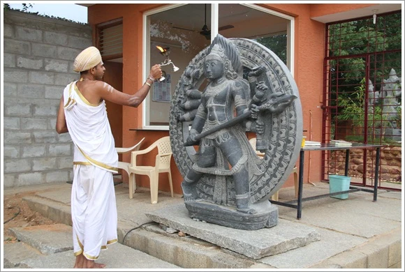 https://www.nithyananda.org/sites/default/files/photo-gallery/2011-08aug-31-nithyananda-photo-22-aratitokalabhairava_0.JPG?1314822562