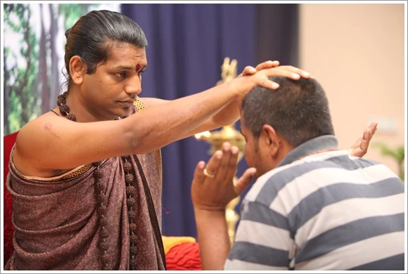 https://www.nithyananda.org/sites/default/files/photo-gallery/2011-08aug-31-nithyananda-photo-24-darshan.JPG?1314822602