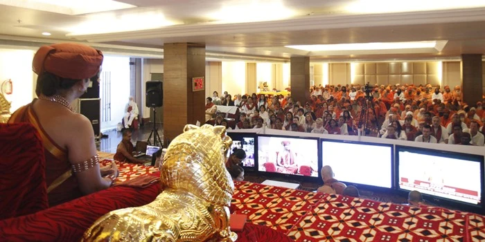 http://nithyananda.org/sites/default/files/photo-gallery/2014-03mar-20th-nithyananda-diary-haridwar__MG_9186_Sadhus-swamiji.JPG