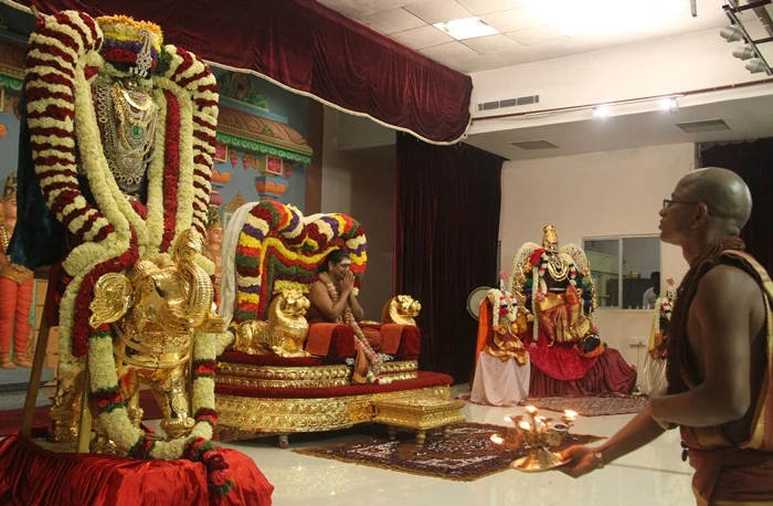 https://nithyananda.org/sites/default/files/photo-gallery/2014-10oct-01st-nithyananda-dairy_IMG_0227_bidadi-aarthi-devi-puja.JPG?1412337922