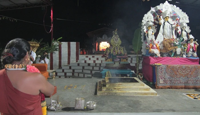 https://nithyananda.org/sites/default/files/photo-gallery/2014-10oct-01st-nithyananda-dairy_IMG_9720_bidadi-devi-puja.JPG?1412337810