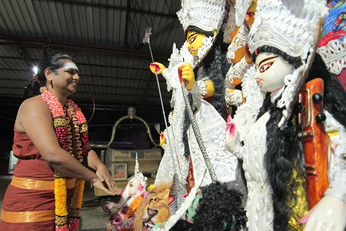https://nithyananda.org/sites/default/files/photo-gallery/2014-10oct-01st-nithyananda-dairy_IMG_9731_bidadi-devi-puja.JPG?1412337833