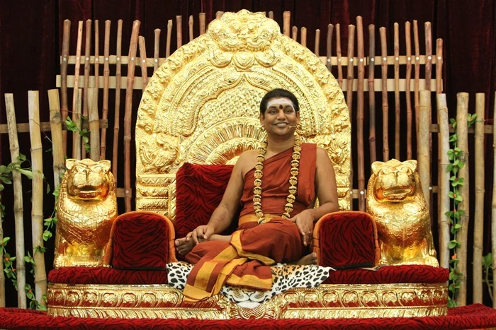 https://nithyananda.org/sites/default/files/photo-gallery/2014-10oct-09th-nithyananda-dairy_IMG_3323_bidadi-satsang-swamiji.JPG?1412852005