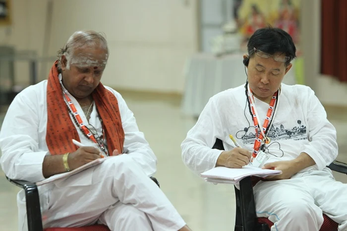 https://nithyananda.org/sites/default/files/photo-gallery/2014-10oct-15th-nithyananda-diary_IMG_6120_bidadi-inner-awakening-session-participants.JPG?1413432240