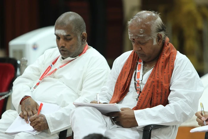 https://nithyananda.org/sites/default/files/photo-gallery/2014-10oct-15th-nithyananda-diary_IMG_6128_bidadi-inner-awakening-session-participants.JPG?1413432240