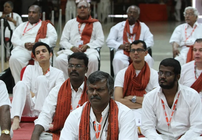 https://nithyananda.org/sites/default/files/photo-gallery/2014-10oct-18th-nithyananda-diary_IMG_7230_bidadi-inner-awakening-session-participants.JPG?1413701527
