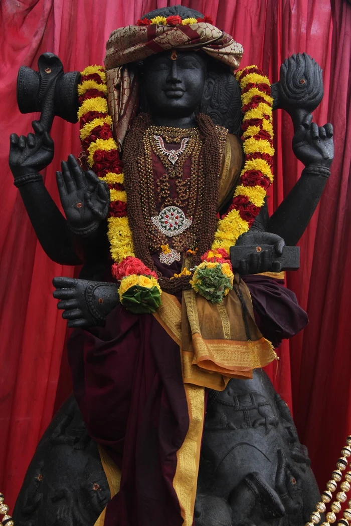 https://nithyananda.org/sites/default/files/photo-gallery/2014-10oct-18th-nithyananda-diary_IMG_7326_bidadi-temple-dakshinamoorthi.JPG?1413701527