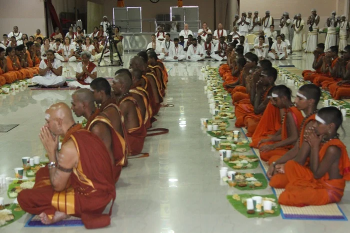 https://nithyananda.org/sites/default/files/photo-gallery/2014-10oct-18th-nithyananda-diary_IMG_7371_bidadi-temple-maheshwara-puja-sanyasis-chant-chapter15.JPG?1413701527
