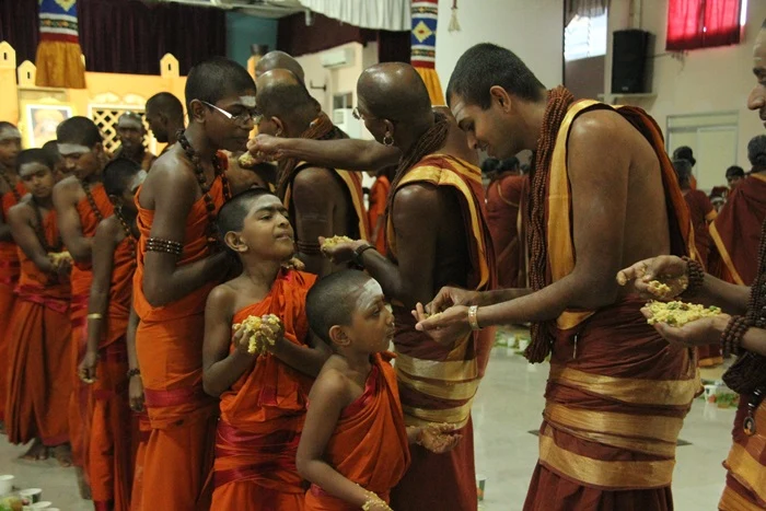 https://nithyananda.org/sites/default/files/photo-gallery/2014-10oct-18th-nithyananda-diary_IMG_7441_bidadi-temple-maheshwara-puja-sanyasis-feeding-food.JPG?1413701527