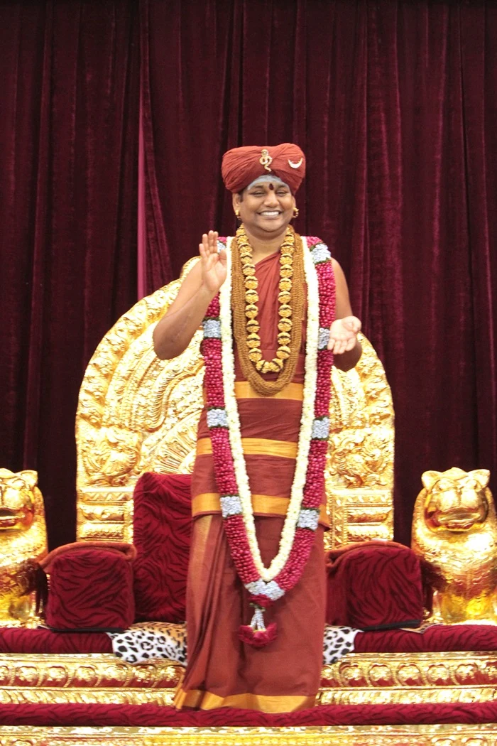 https://nithyananda.org/sites/default/files/photo-gallery/2014-10oct-19th-nithyananda-diary_IMG_7035_bidadi-swamiji-blessing.JPG?1413860432