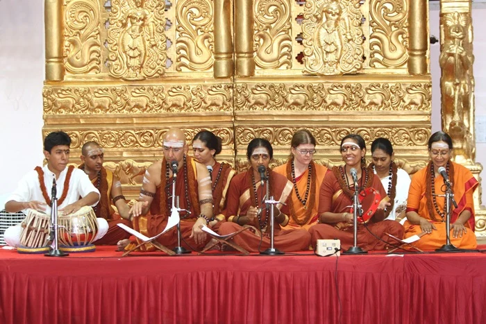 https://nithyananda.org/sites/default/files/photo-gallery/2014-10oct-19th-nithyananda-diary_IMG_7600_bidadi-nithya-kirthan-ashramites-singing.JPG?1413860432