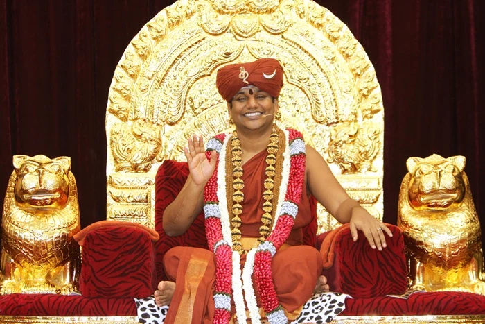 https://nithyananda.org/sites/default/files/photo-gallery/2014-10oct-19th-nithyananda-diary_IMG_7663_bidadi-swamiji-blessing.JPG?1413860432