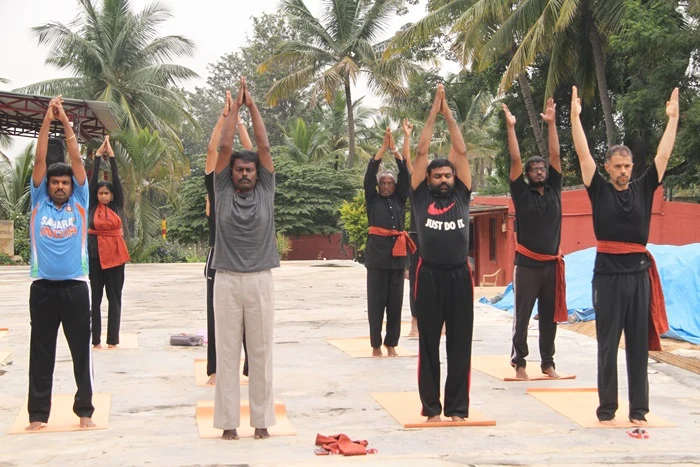 https://nithyananda.org/sites/default/files/photo-gallery/2014-10oct-19th-nithyananda-diary_IMG_7708_bidadi-temple-inner-awakening-yoga-session.JPG?1413860432