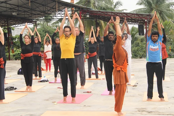 https://nithyananda.org/sites/default/files/photo-gallery/2014-10oct-19th-nithyananda-diary_IMG_7711_bidadi-temple-inner-awakening-yoga-session.JPG?1413860432