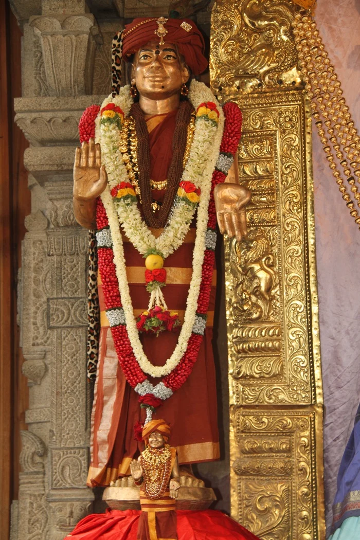 https://nithyananda.org/sites/default/files/photo-gallery/2014-10oct-19th-nithyananda-diary_IMG_7747_bidadi-temple-sanctum-swami-nithyananda.JPG?1413860432