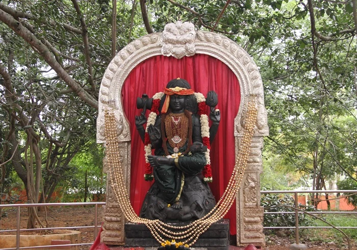 https://nithyananda.org/sites/default/files/photo-gallery/2014-10oct-19th-nithyananda-diary_IMG_7765_bidadi-temple-dakshinamoorthi.JPG?1413860432