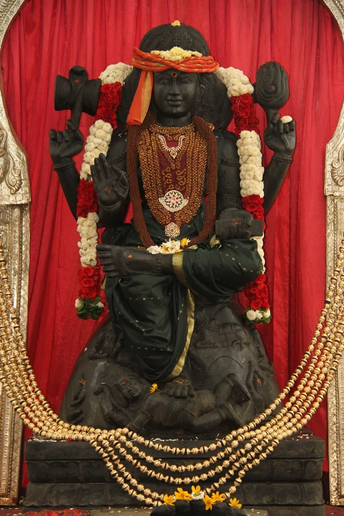 https://nithyananda.org/sites/default/files/photo-gallery/2014-10oct-19th-nithyananda-diary_IMG_7767_bidadi-temple-dakshinamoorthi.JPG?1413860432