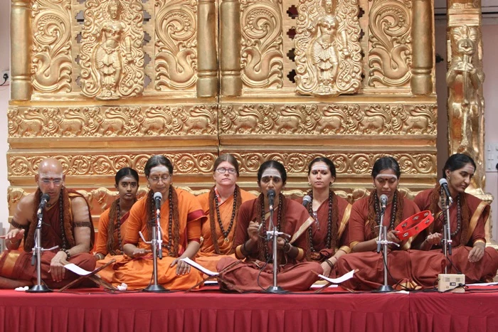 https://nithyananda.org/sites/default/files/photo-gallery/2014-10oct-20th-nithyananda-diary_IMG_8062_bidadi-nithya-kirthan.JPG?1413880555
