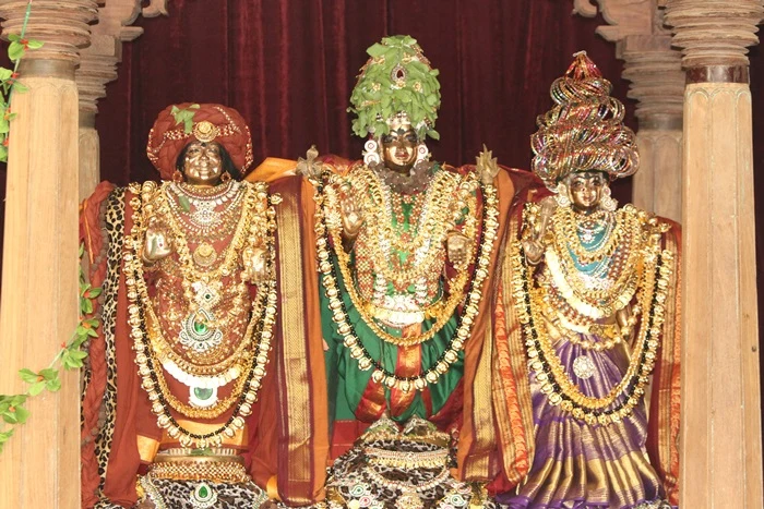 https://nithyananda.org/sites/default/files/photo-gallery/2014-10oct-20th-nithyananda-diary_IMG_8089_bidadi-deity-nithyanandeshwara-nithyanandeshwari-swami.JPG?1413880555