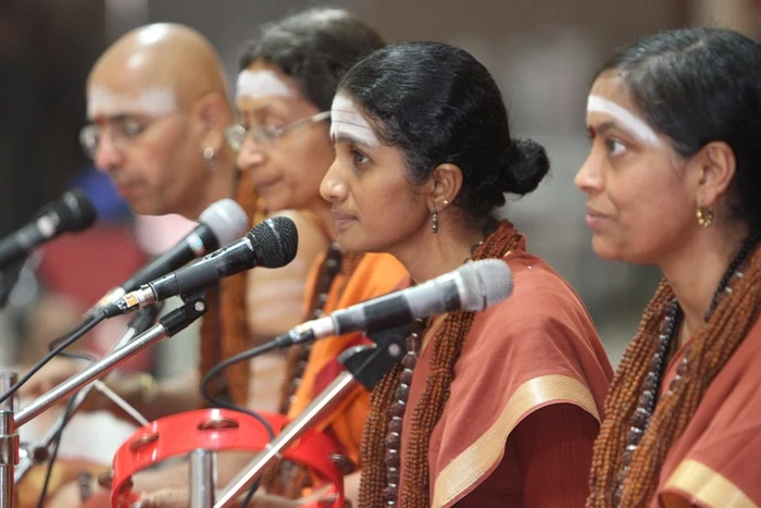https://nithyananda.org/sites/default/files/photo-gallery/2014-10oct-20th-nithyananda-diary_IMG_8109_bidadi-nithya-kirthan-ashramites-singing.JPG?1413880555