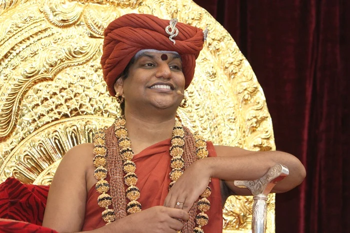 https://nithyananda.org/sites/default/files/photo-gallery/2014-10oct-20th-nithyananda-diary_IMG_8128_bidadi-swamiji-satsang.JPG?1413880556