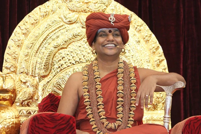 https://nithyananda.org/sites/default/files/photo-gallery/2014-10oct-20th-nithyananda-diary_IMG_8137_bidadi-swamiji-satsang.JPG?1413880556