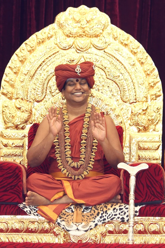 https://nithyananda.org/sites/default/files/photo-gallery/2014-10oct-20th-nithyananda-diary_IMG_8160_bidadi-swamiji-blessing.JPG?1413880556