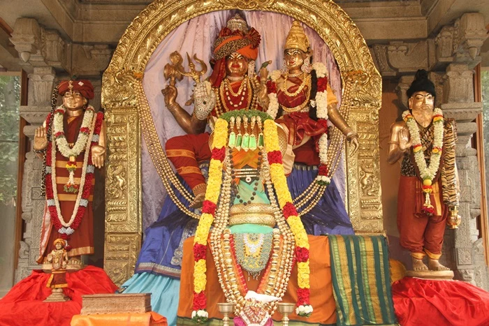 https://nithyananda.org/sites/default/files/photo-gallery/2014-10oct-20th-nithyananda-diary_IMG_8240_bidadi-temple-sanctum-nithyanandeshwara-nithyanandeshwari.JPG?1413880556