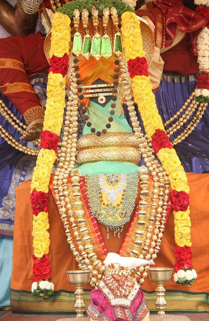 https://nithyananda.org/sites/default/files/photo-gallery/2014-10oct-20th-nithyananda-diary_IMG_8243_bidadi-temple-sanctum-swayambu-lingam.JPG?1413880556