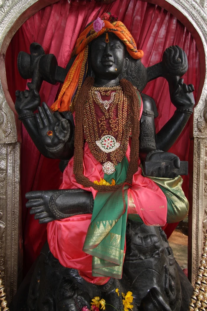 https://nithyananda.org/sites/default/files/photo-gallery/2014-10oct-23rd-nithyananda-diary_IMG_9682_bidadi-temple-dakshinamoorthi_1.JPG?1414237265