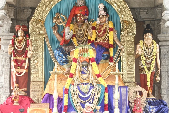 https://nithyananda.org/sites/default/files/photo-gallery/2014-10oct-31st-nithyananda-diary_IMG_2556_bidadi-temple-sanctum-nithyanandeshwara-nithyanandeshwari--swami-kapila.JPG?1414822575