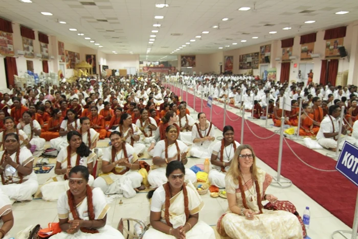 https://nithyananda.org/sites/default/files/photo-gallery/2014-11nov-02nd-nithyananda-diary_IMG_3273_bidadi-nithya-satsang-devotees-crowd-listening.JPG?1414994105