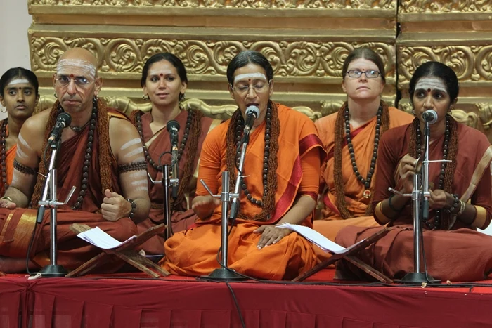 https://nithyananda.org/sites/default/files/photo-gallery/2014-11nov-06th-nithyananda-diary_IMG_4467_bidadi-nithya-kirtan.JPG?1415363327