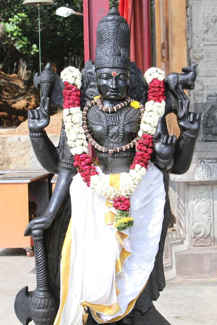 https://nithyananda.org/sites/default/files/photo-gallery/2014-11nov-08th-nithyananda-diary_IMG_5034_bidadi-temple-dwara-balakas.JPG?1415564926