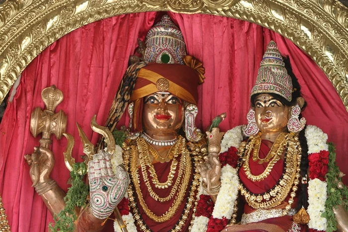 https://nithyananda.org/sites/default/files/photo-gallery/2014-11nov-08th-nithyananda-diary_IMG_5036_bidadi-temple-sanctum-nithyanandeshwara-nithyanandeshwari.JPG?1415564926