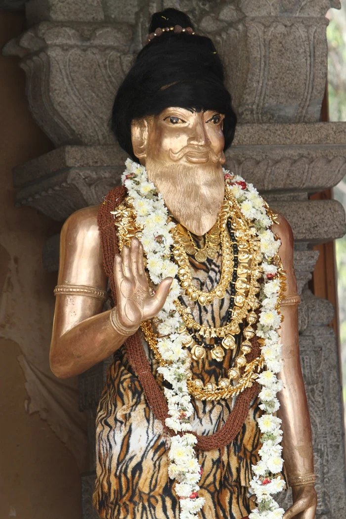 https://nithyananda.org/sites/default/files/photo-gallery/2014-11nov-08th-nithyananda-diary_IMG_5039_bidadi-temple-sanctum-kapila-muni.JPG?1415564926