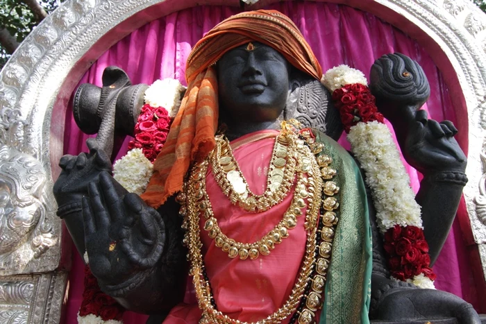 https://nithyananda.org/sites/default/files/photo-gallery/2014-11nov-08th-nithyananda-diary_IMG_5046_bidadi-temple-dakshinamoorthi.JPG?1415564926