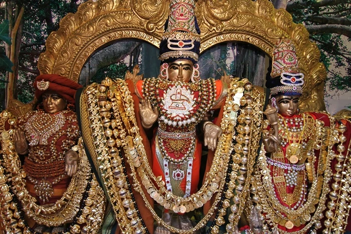 https://nithyananda.org/sites/default/files/photo-gallery/2014-11nov-08th-nithyananda-diary_IMG_5085_bidadi-ananda-ratham-nithyanandeshwarar-nithyanandeshwari.JPG?1415564926