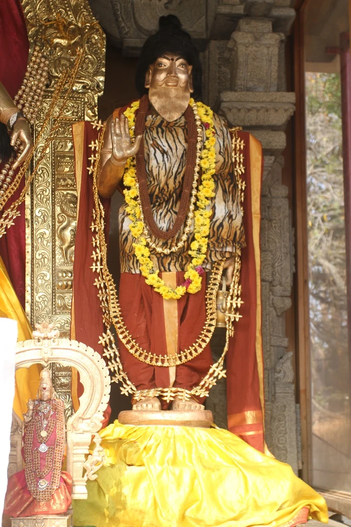http://nithyananda.org/sites/default/files/photo-gallery/2015-02feb-28th-nithyananda-diary_IMG_1399_bidadi-satsang-swamiji.JPG